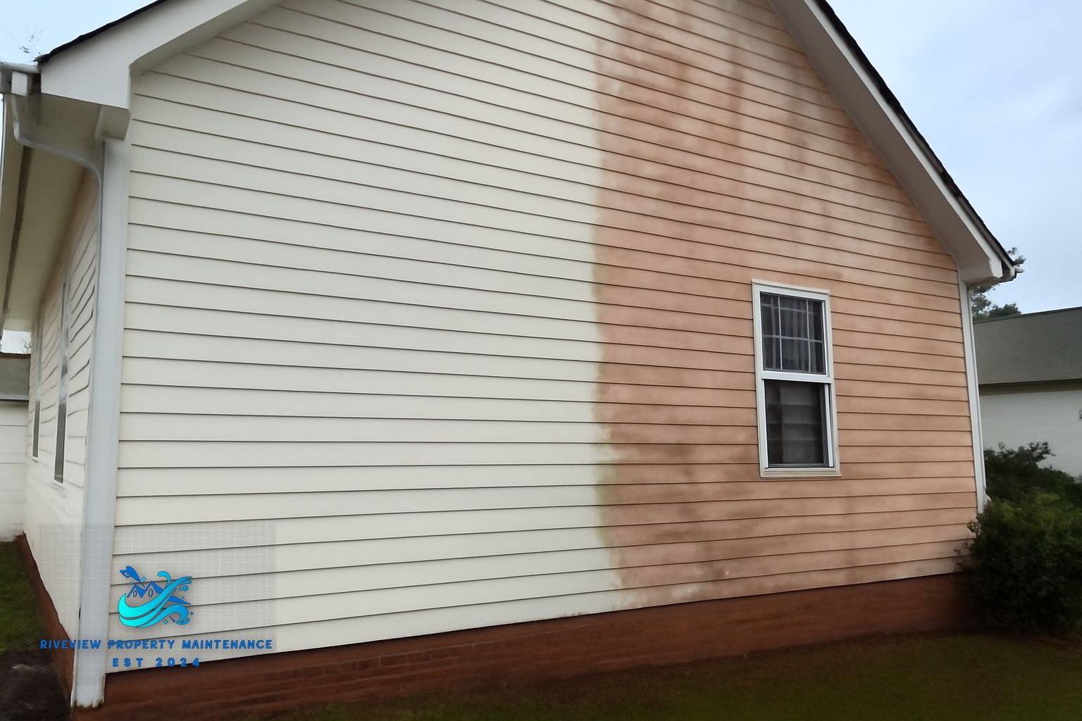 Professional soft washing on a Winder Georgia home exterior removing algae and clay staining