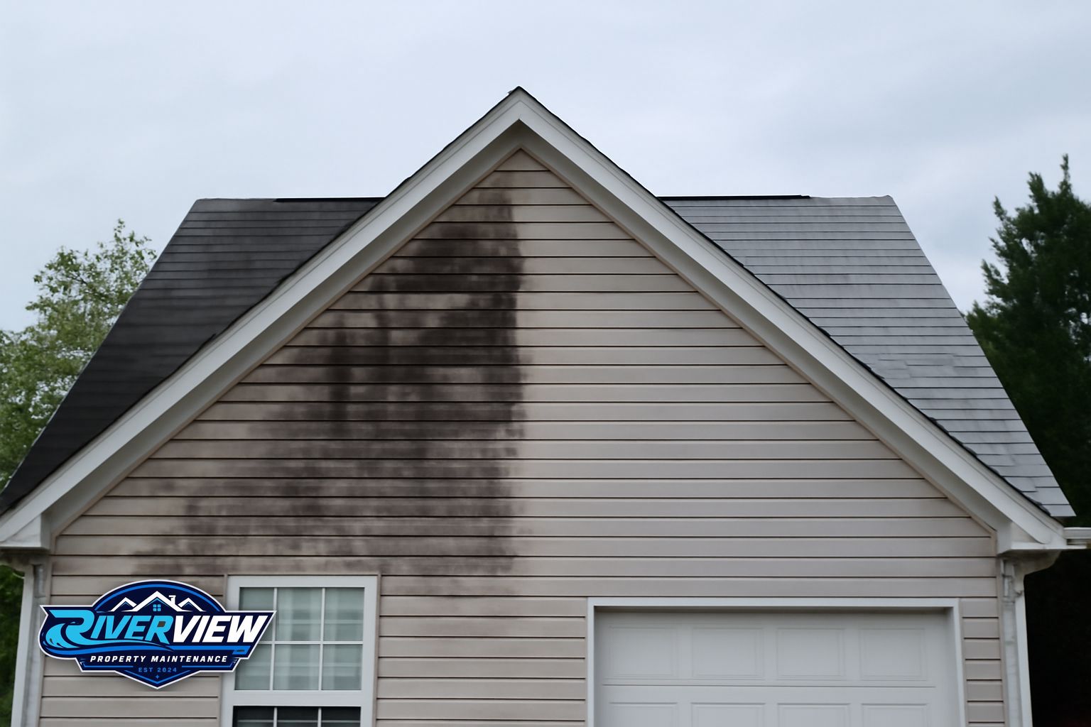 Black algae streaks on asphalt shingles in Bethlehem, GA before soft washing