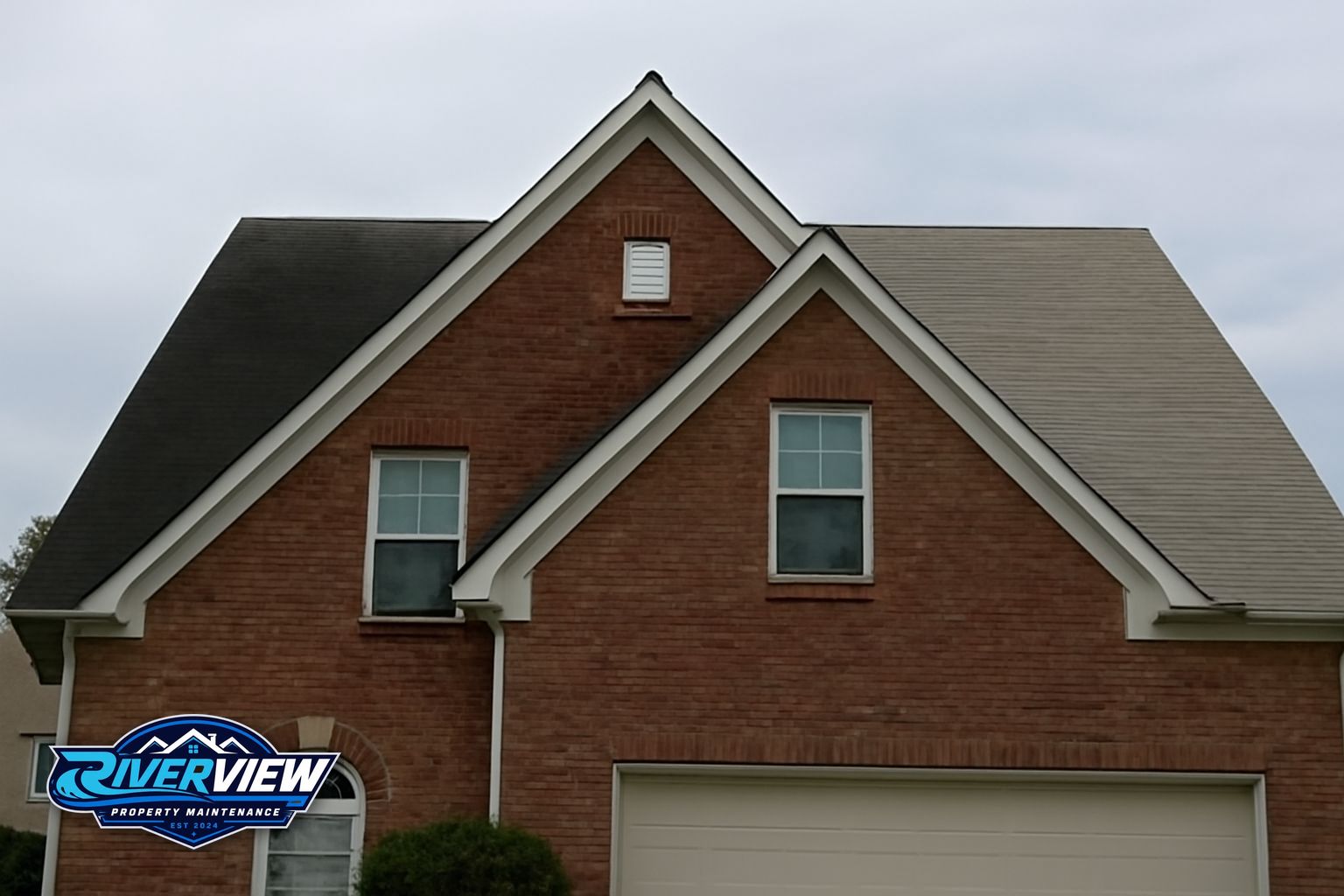 Black algae streaks on asphalt shingles on a Dacula GA home before roof soft washing