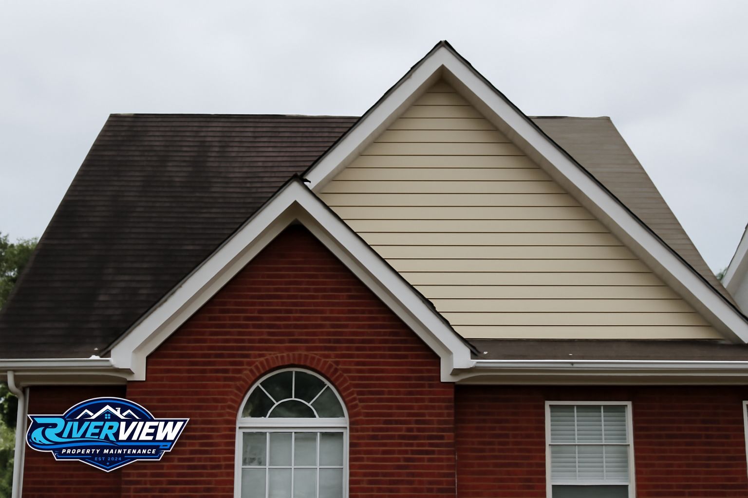 Black algae streaks on asphalt shingles on a Grayson GA home before soft washing
