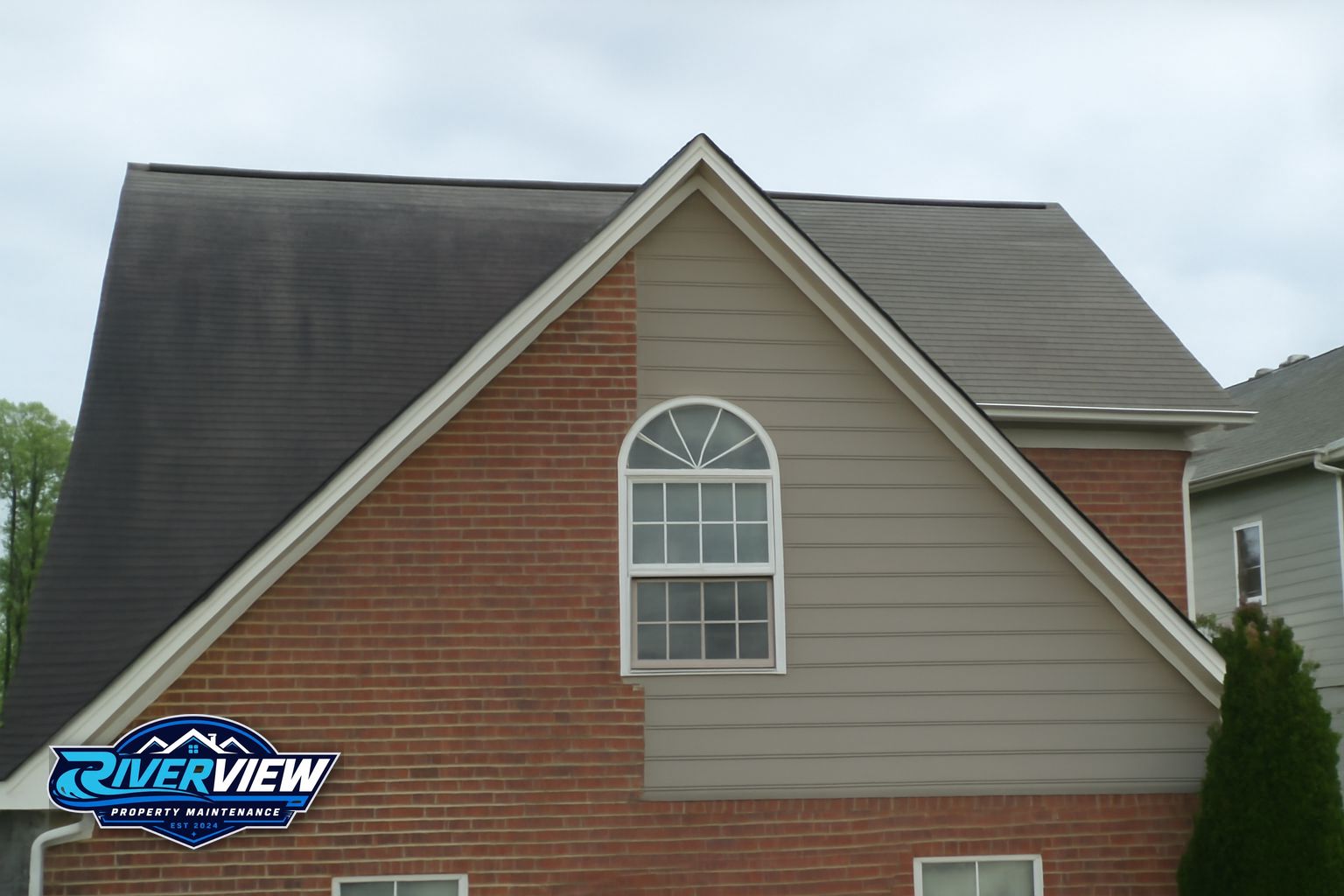Dark algae streaks on an asphalt shingle roof in Grayson, GA before soft washing
