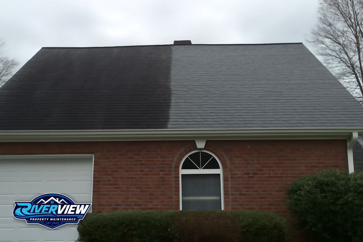 Black algae streaks on asphalt shingles on a Lawrenceville, GA home before soft washing