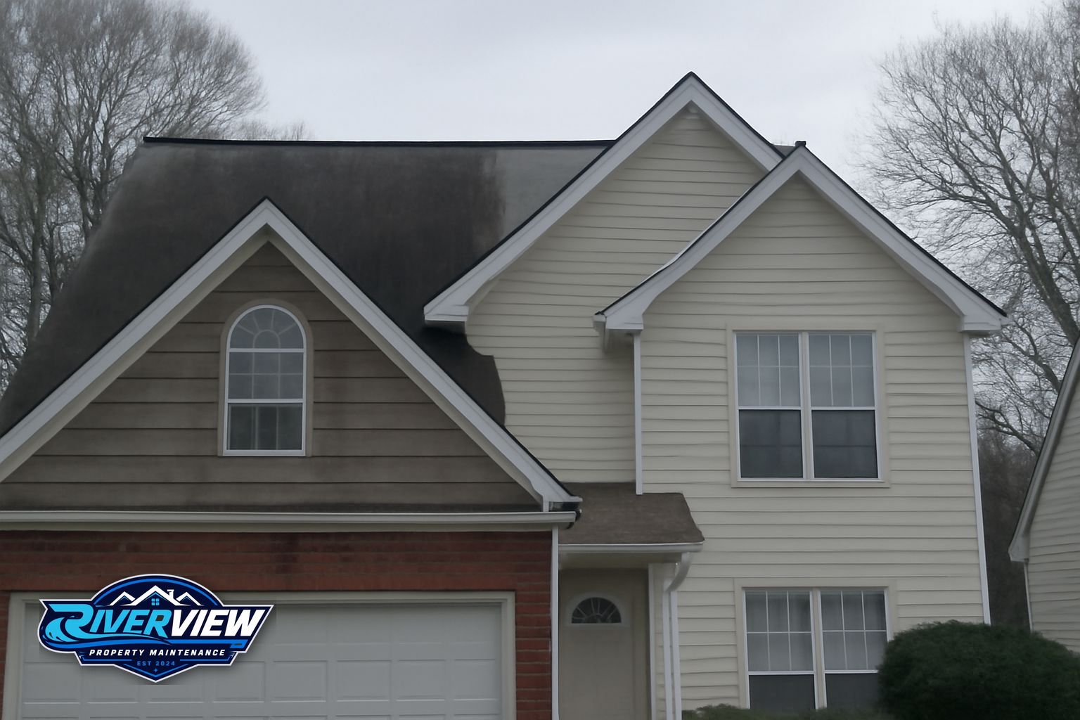 Black algae streaks on asphalt shingles in a Lawrenceville, GA neighborhood