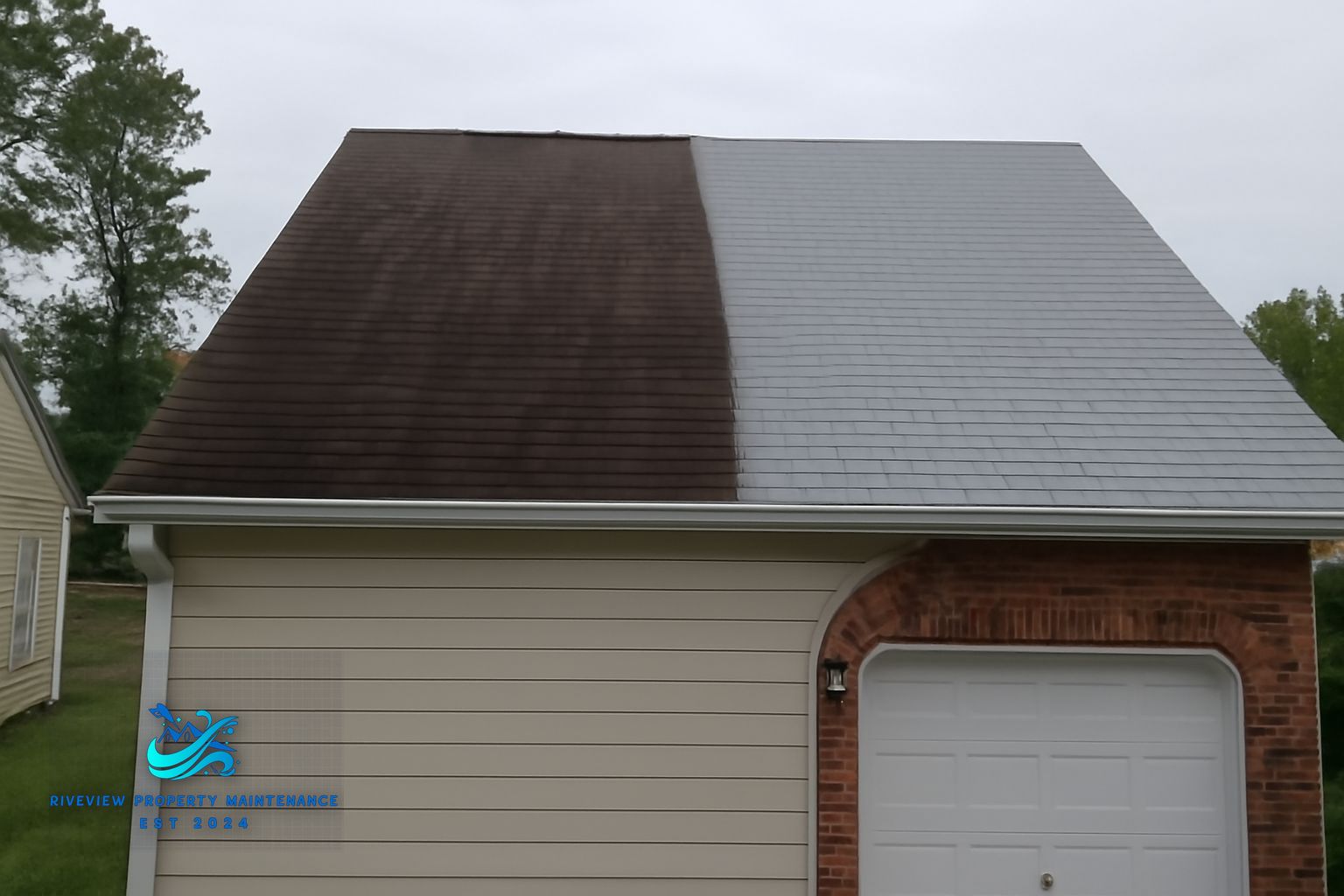 Black algae streaks on asphalt shingles before soft washing treatment in Winder, GA